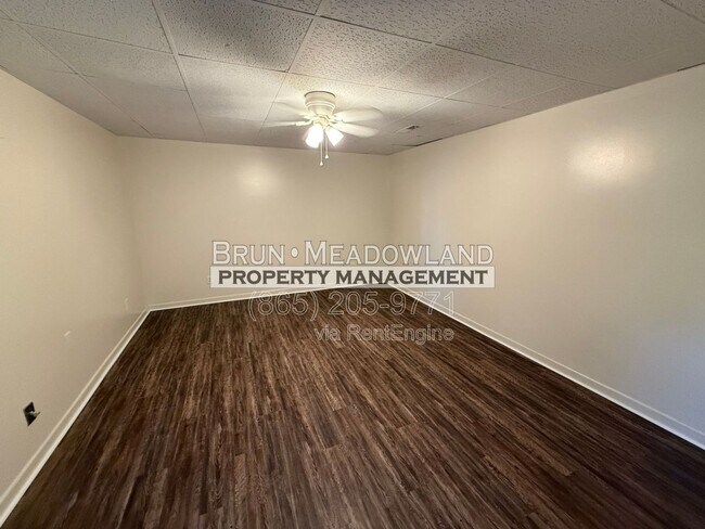 Building Photo - 1921 Meadowland Ln