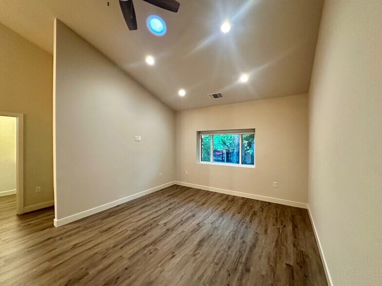 Building Photo - 2309 K St