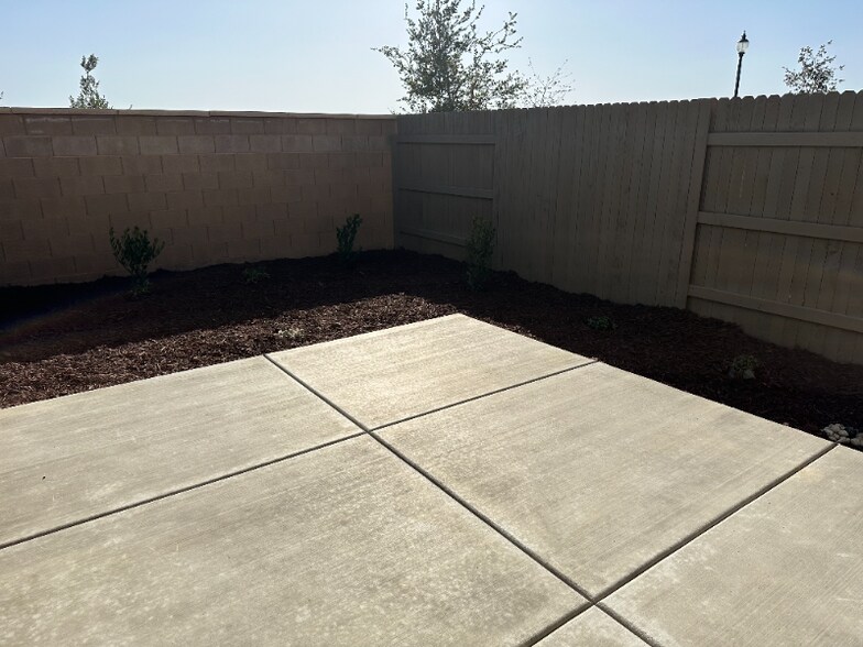 Building Photo - 3040 Vaughn Wy