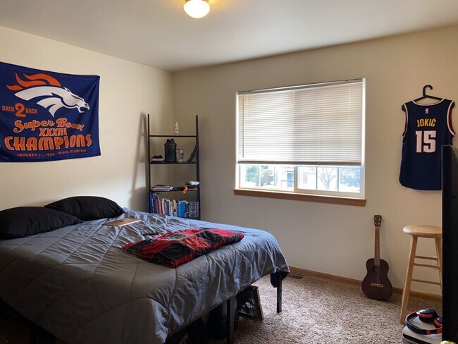 Building Photo - 906 Richmond Dr