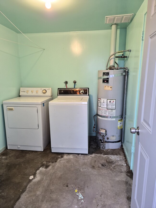 Building Photo - 1059 S Rupert Ave