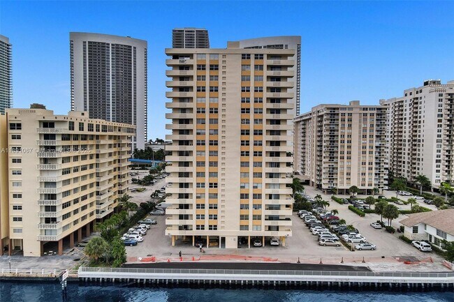 Building Photo - 1833 S Ocean Dr