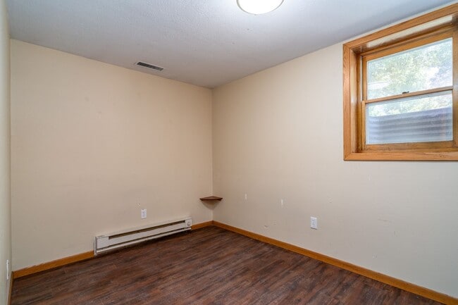 Building Photo - Single Family Home - Located Near Campus