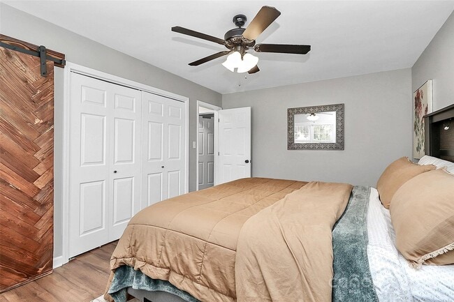 Building Photo - 4227 Deerfield Dr