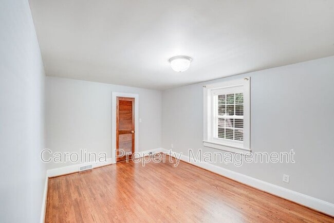 Building Photo - 2417 Laburnum Ave