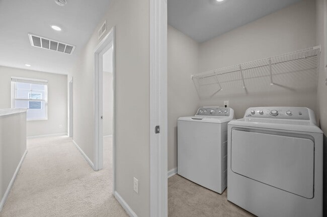 Building Photo - Small-Town Comfort Meets City Convenience | 2-Story Home for Rent | 4 Bedrooms, 2.5 Baths