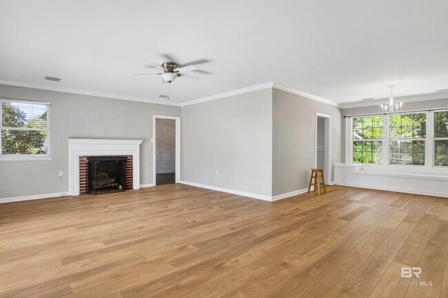 Building Photo - 703 Belrose Ave