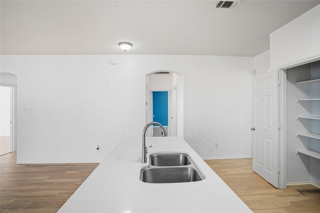 Building Photo - 1938 Castaway Dr