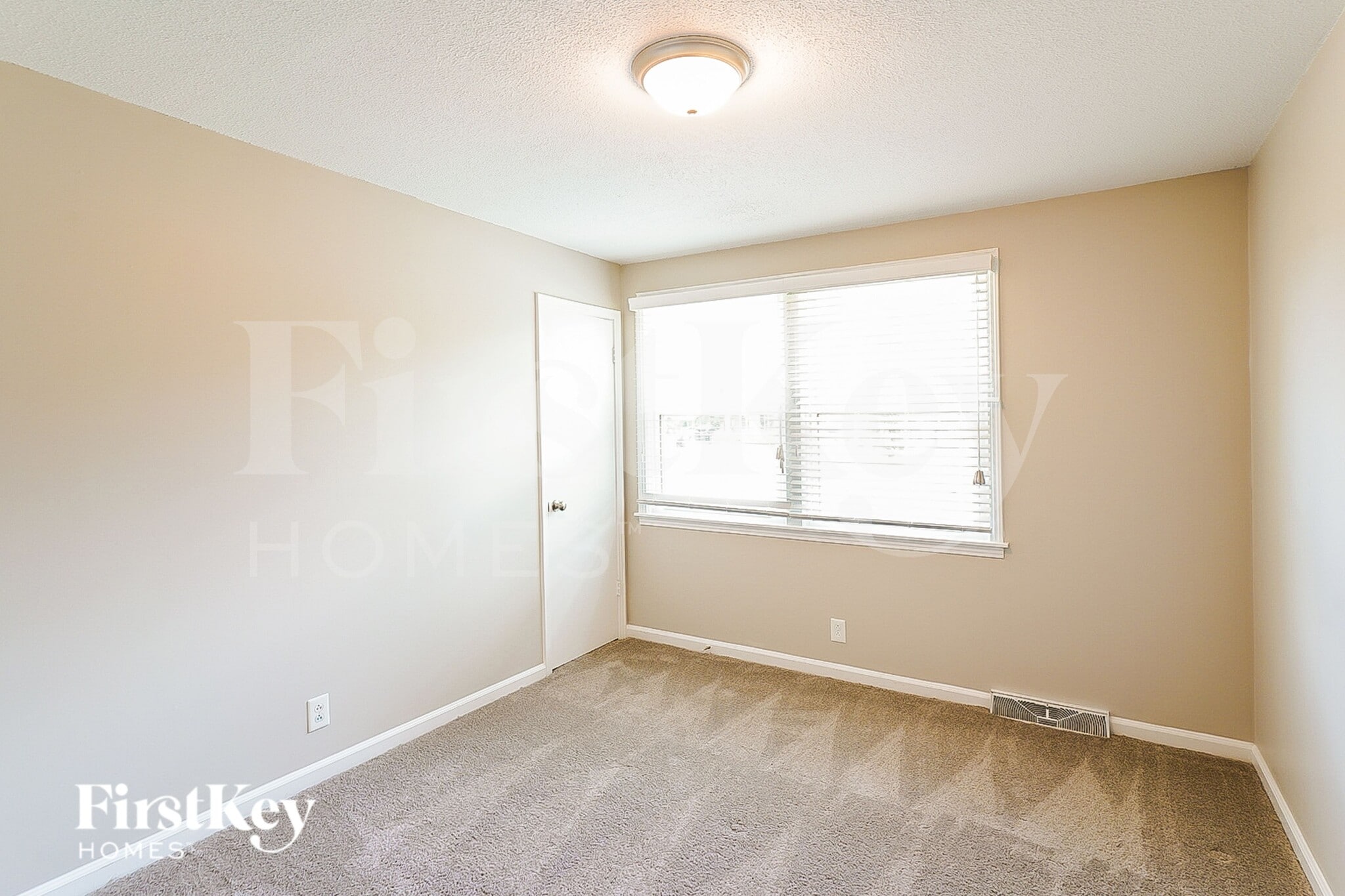 Building Photo - 2270 Provo Dr