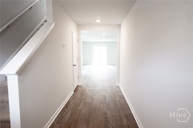 Building Photo - 102 Red Admiral Ln