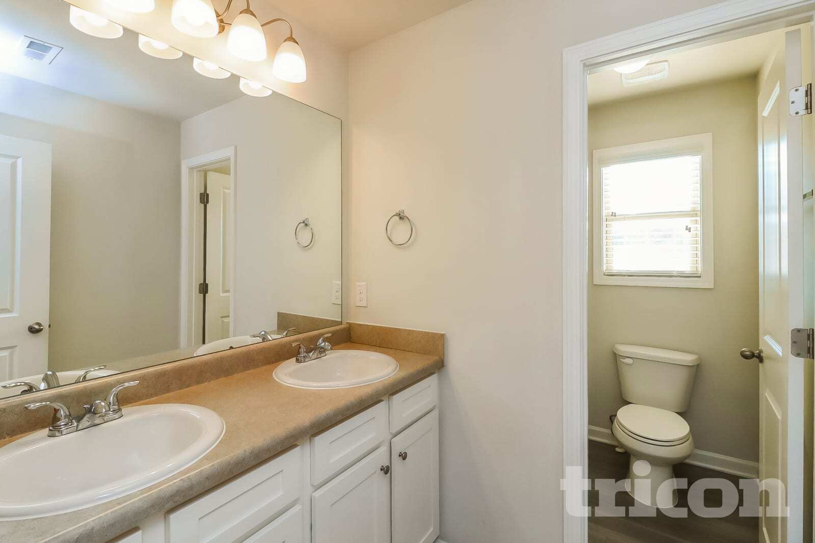 Building Photo - 404 Ireland Ln