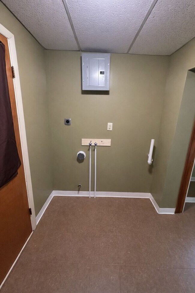 Building Photo - 1701 Broadway