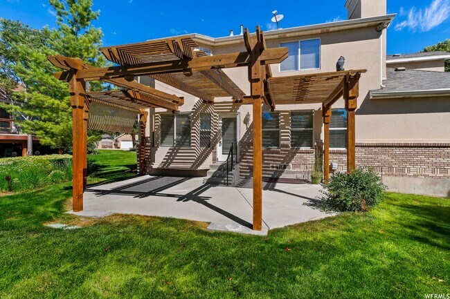 Building Photo - Huge Jordan Canal Rd Home on Half Acre Pro...