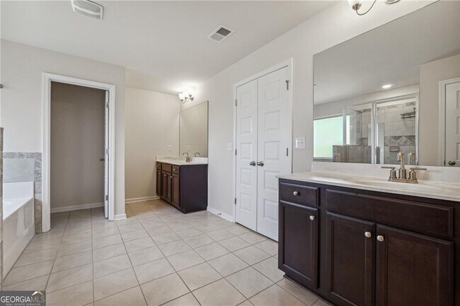 Building Photo - 3373 Shoals Ridge Dr