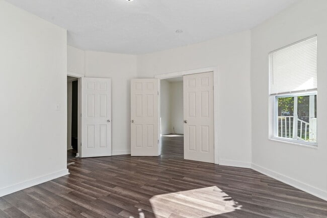 Building Photo - Charming 3 beds 1 bath Apartment in Cleveland!