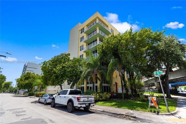 Building Photo - 1350 NW 8th Ct