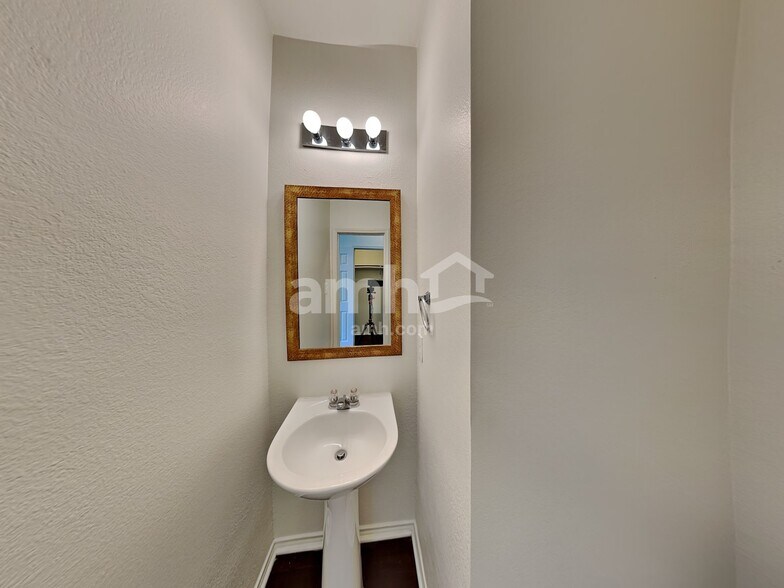 Building Photo - 11829 Cottontail Dr