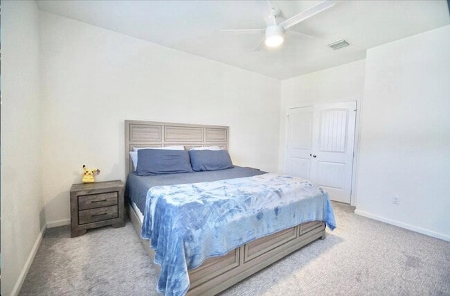 Building Photo - 378 NE 47th Pl