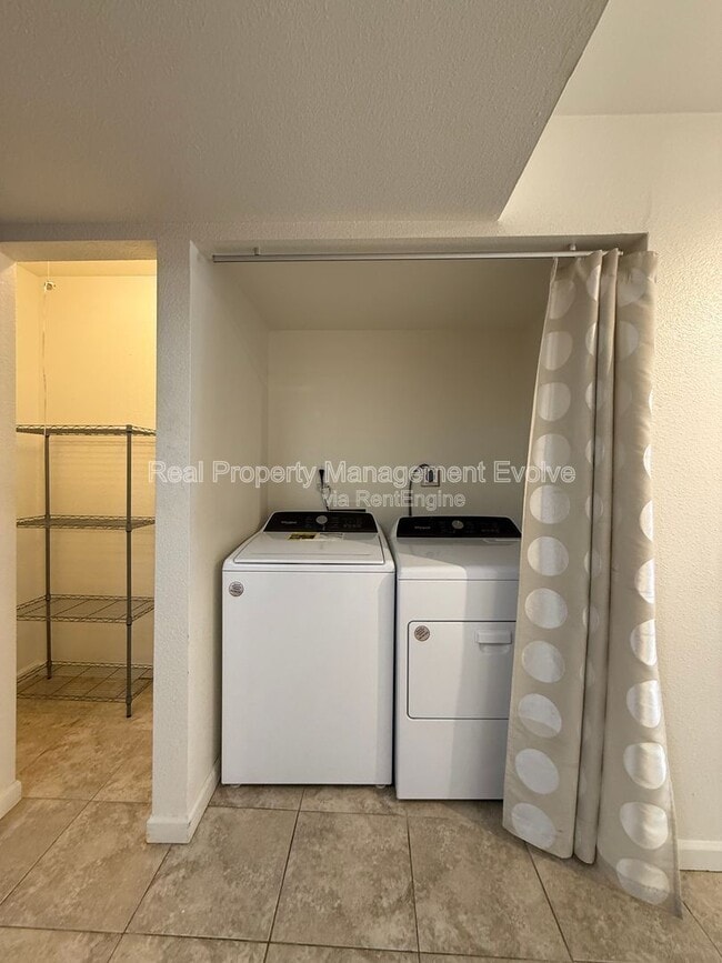 Building Photo - 2146 E 10th St