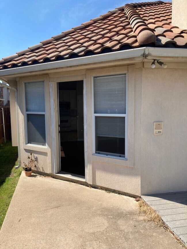 Building Photo - 8520 Western Meadows Dr