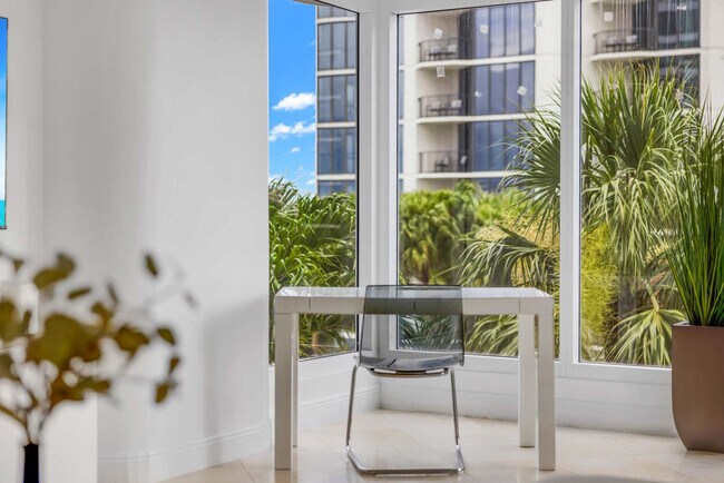 Building Photo - 1717 N Bayshore Dr