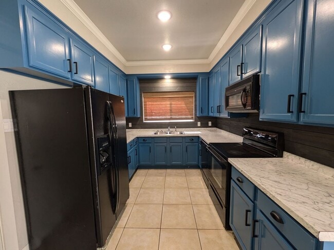 Building Photo - 5845 Woodway Dr