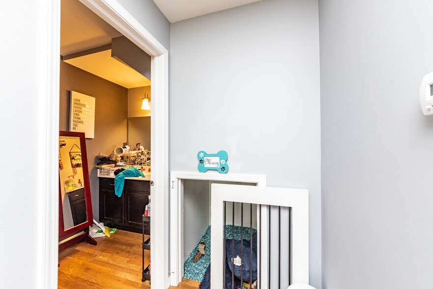 Building Photo - 551 George St