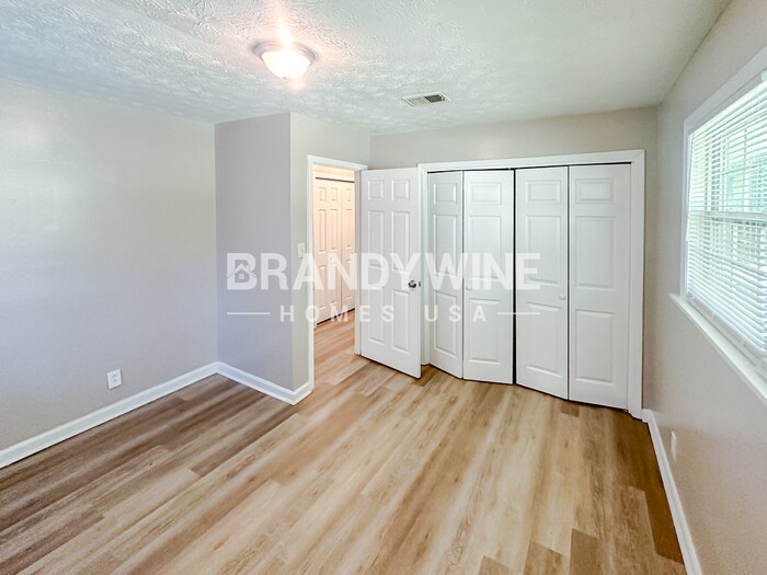 Building Photo - 6230 Cedar Wood Dr