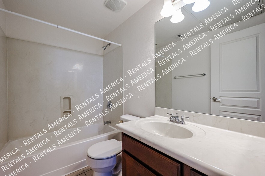 Building Photo - 123 N Washington St