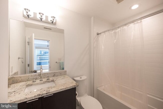 Building Photo - 444 Fairmount Ave