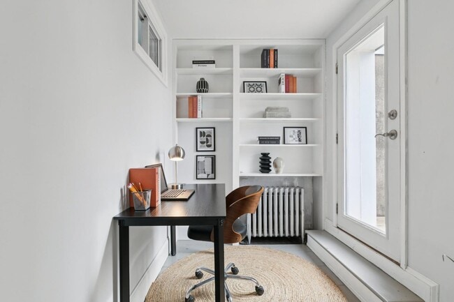 Building Photo - 1228 Catharine St