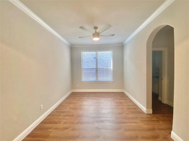 Building Photo - 2212 Laurel Arbor Dr