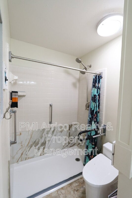 Building Photo - 323 Knottwood Ct