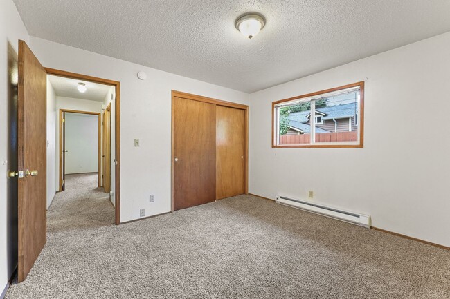 Building Photo - Move in ready now! 2 bedrooms 1 bath Tumwa...