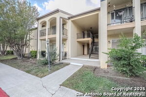 Building Photo - 8702 Village Dr
