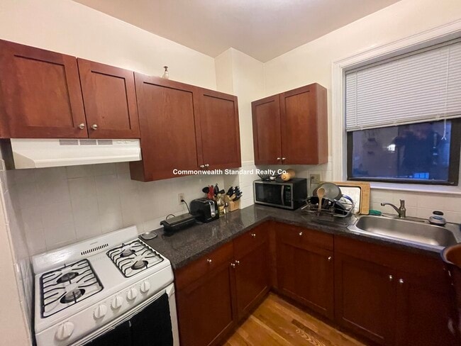 Building Photo - 4 Park Vale Ave