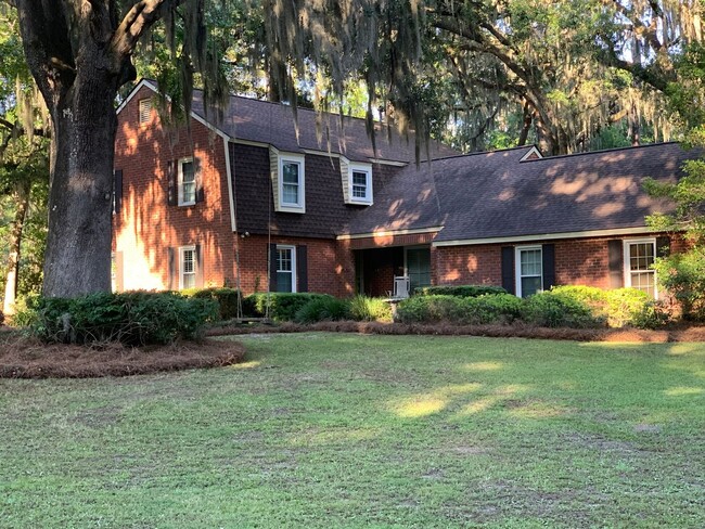 Building Photo - Spacious 5BR House in Savannah