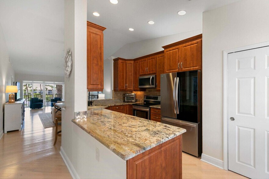 Building Photo - 893 Gulf Pavillion Dr