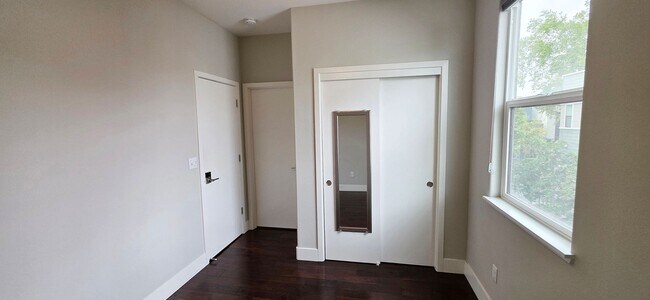 Building Photo - 409 10th St
