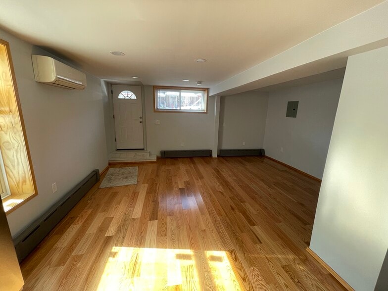 Building Photo - 2544 Yates Ave