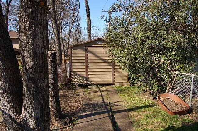 Building Photo - 214 Juniper St