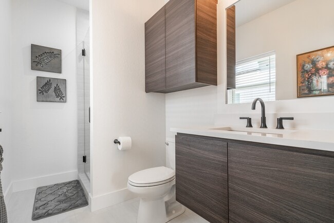 Building Photo - 719 Eleanor Ave