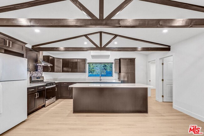 Building Photo - 9642 Tujunga Canyon Blvd