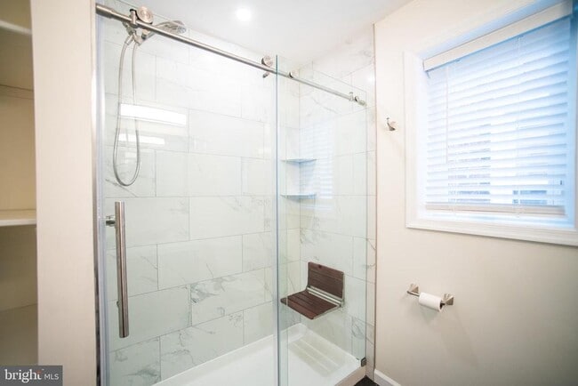 Building Photo - 2049 Snyder Ave