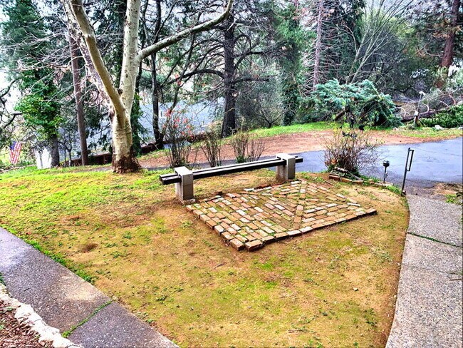 Building Photo - 3-bed 2-bath home with amazing views of Placerville!