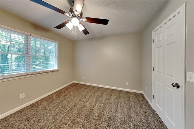 Building Photo - 141 Orchard Dr