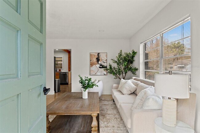 Building Photo - 314 W Alva St