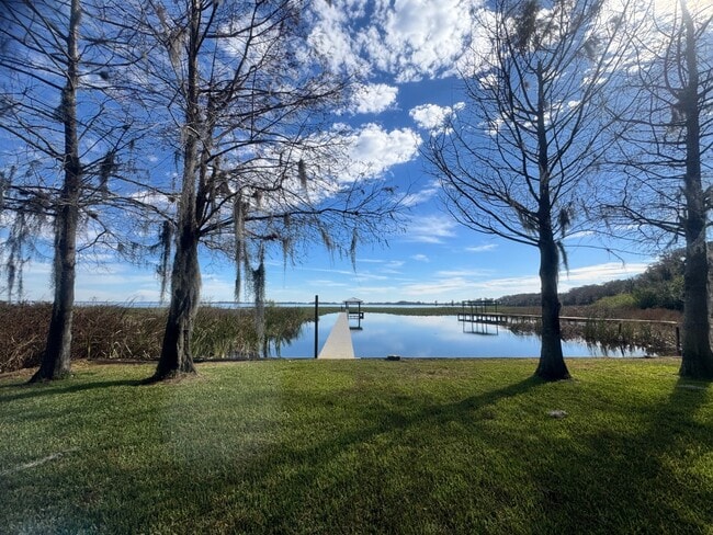 Building Photo - 19 Windy Point Rd