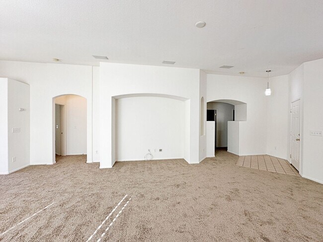 Building Photo - SINGLE STORY HOME WITH CASITA IN GATED COMMUNITY