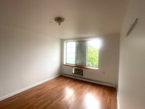 Building Photo - 132-30 Pople Ave